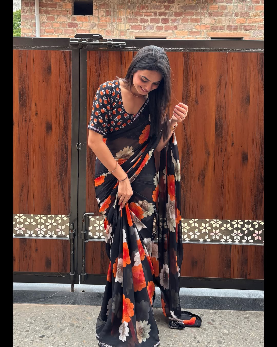 Elegant Floral Printed Black Chiffon Saree