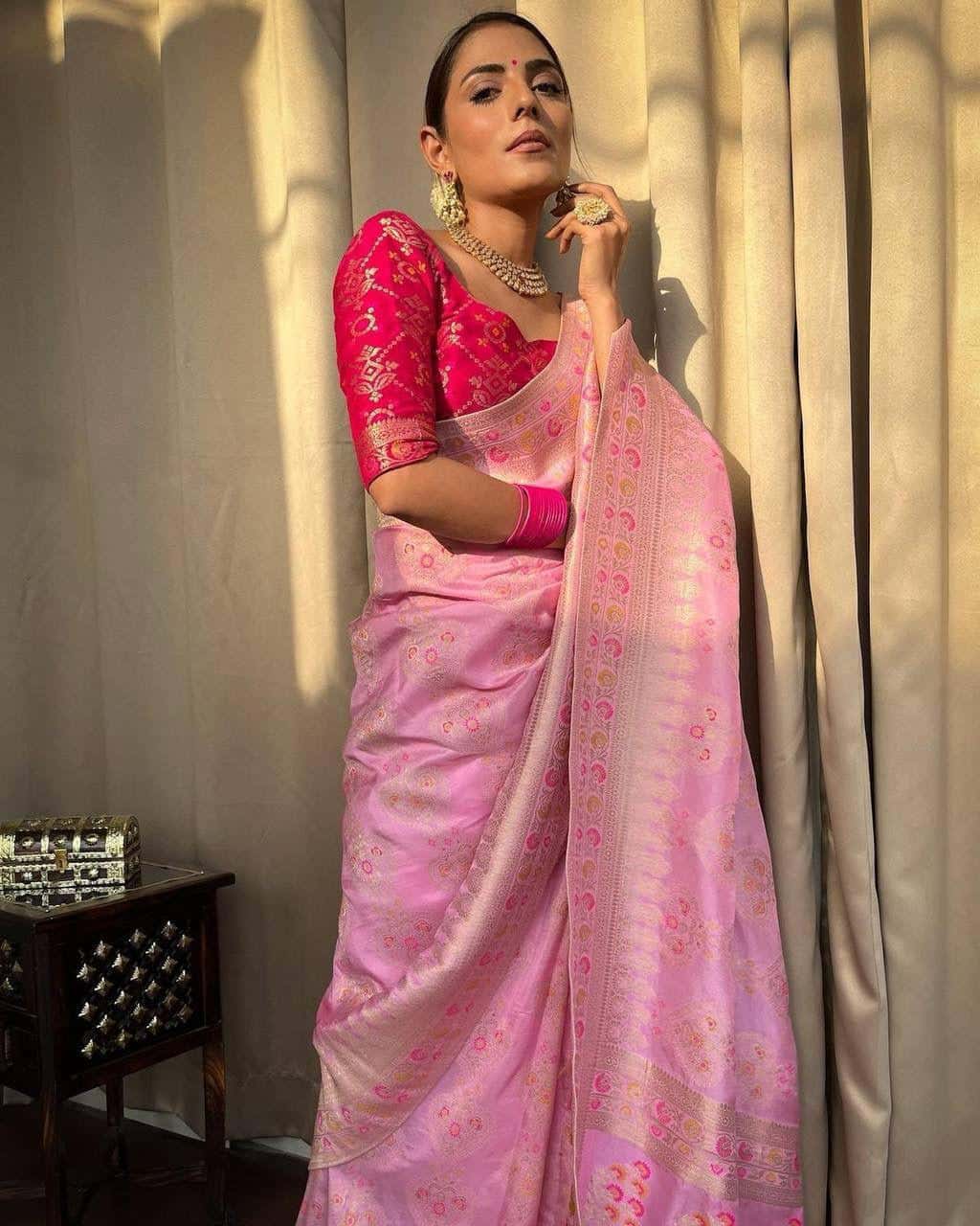 BEAUTIFUL RICH PALLU & JACQUARD WORK ON ALL OVER THE SAREE.