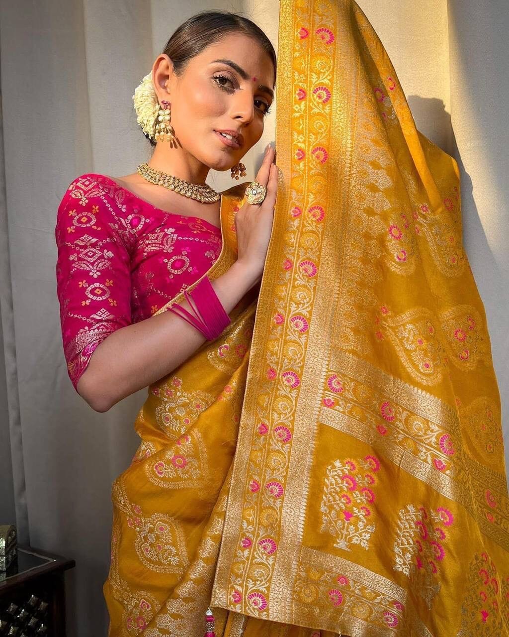 BEAUTIFUL RICH PALLU & JACQUARD WORK ON ALL OVER THE SAREE.