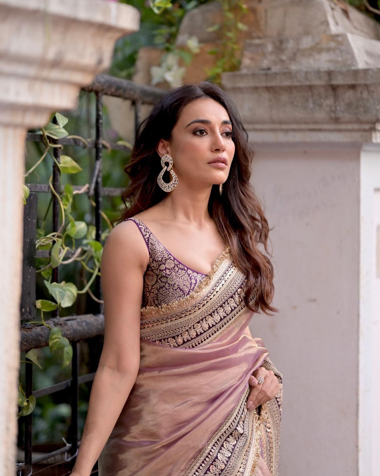Presenting some premium designer Soft Twil net saree