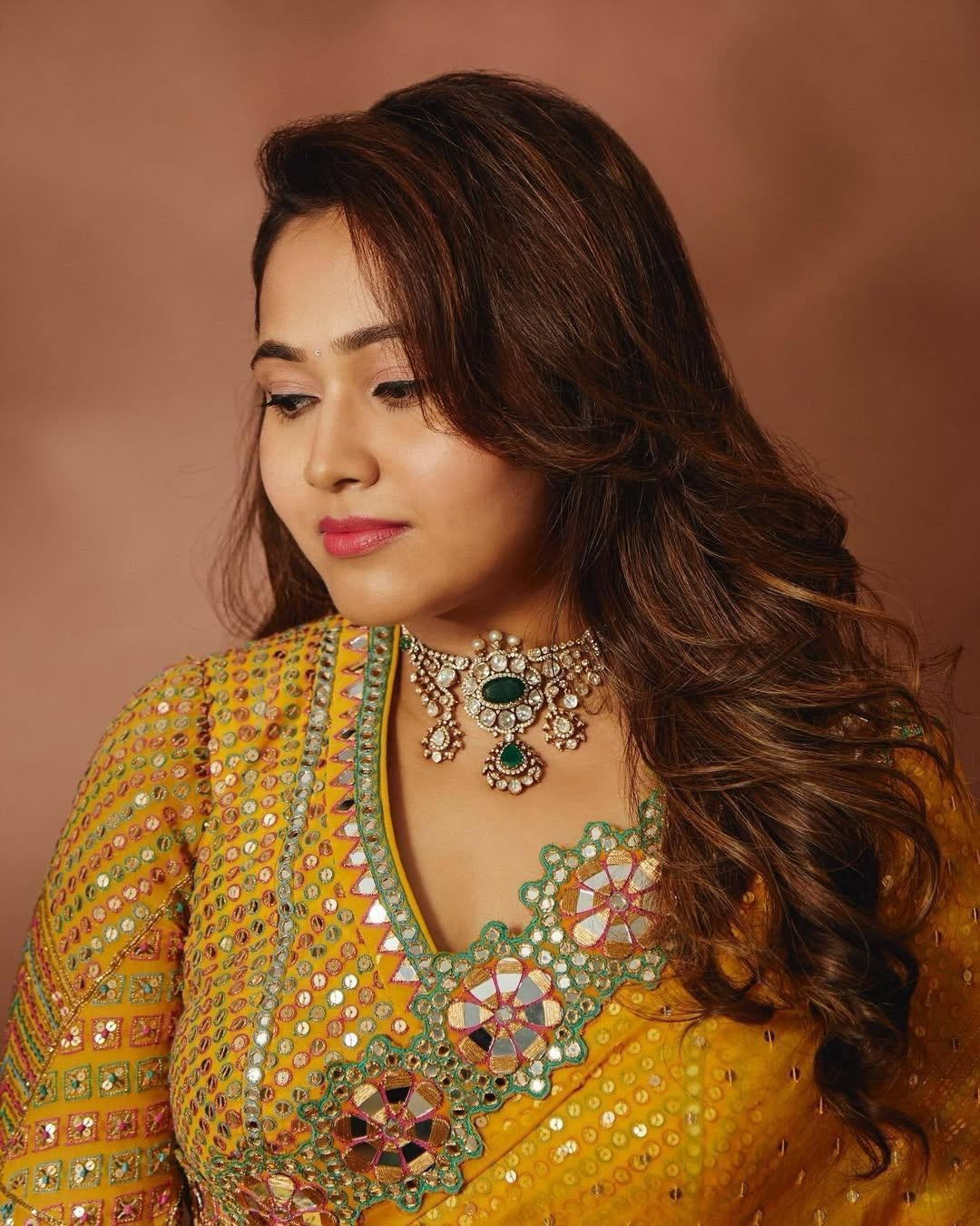 Indulge in luxury and flaunt this beauty with this exquisite peice