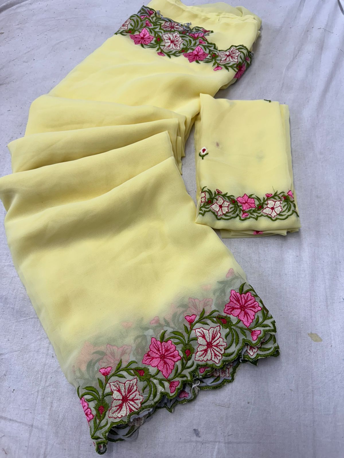A beautiful pastel range saree featuring intricate multi-thread work. - Lookcollection