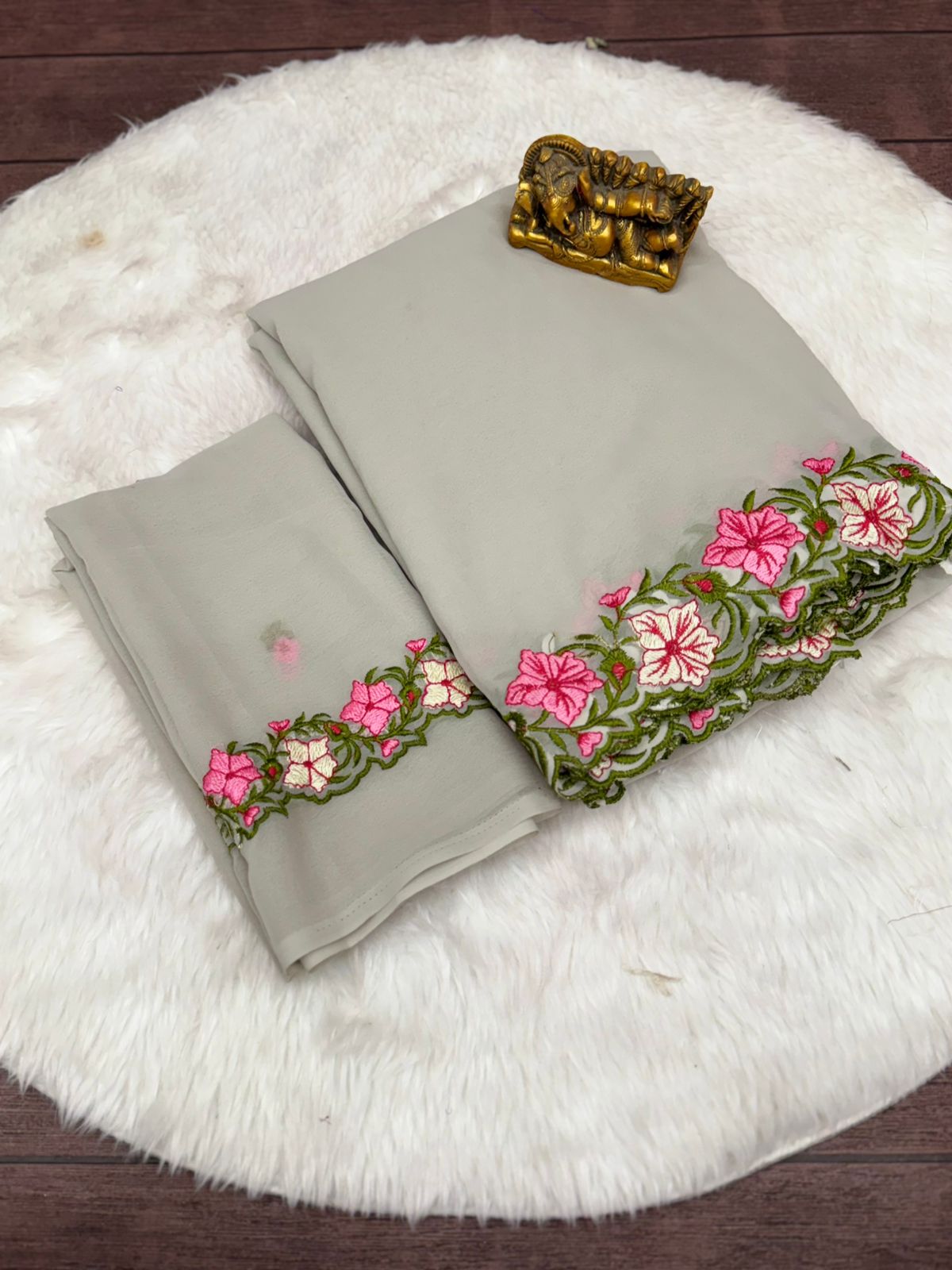 A beautiful pastel range saree featuring intricate multi-thread work. - Lookcollection