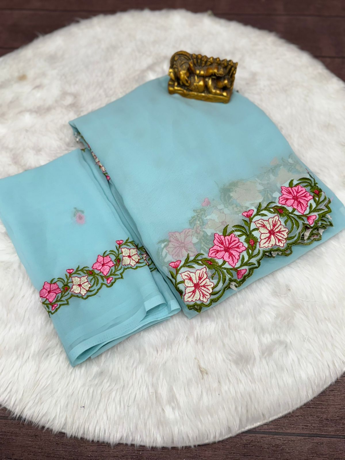 A beautiful pastel range saree featuring intricate multi-thread work. - Lookcollection