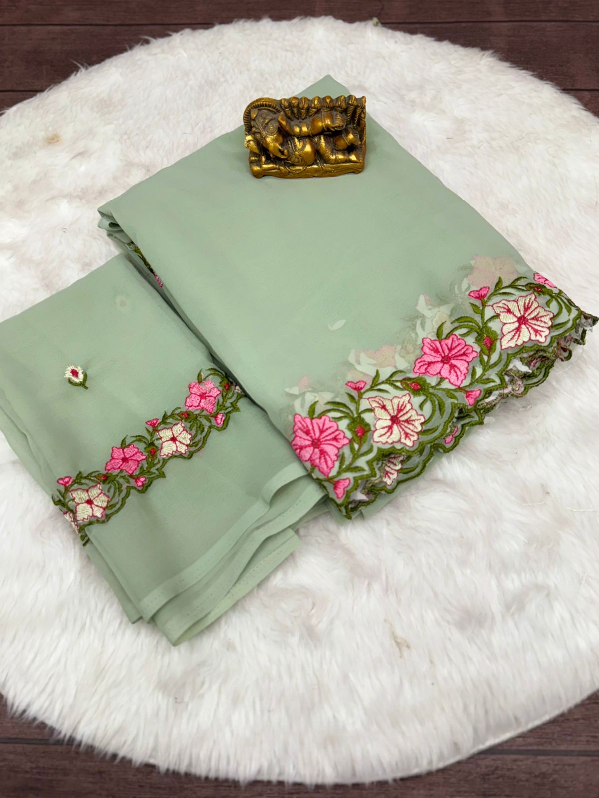 A beautiful pastel range saree featuring intricate multi-thread work. - Lookcollection