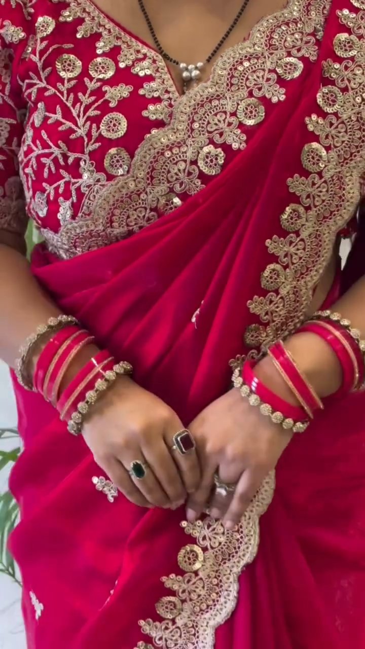 Graceful Fendy Silk Blooming Saree with sequence border