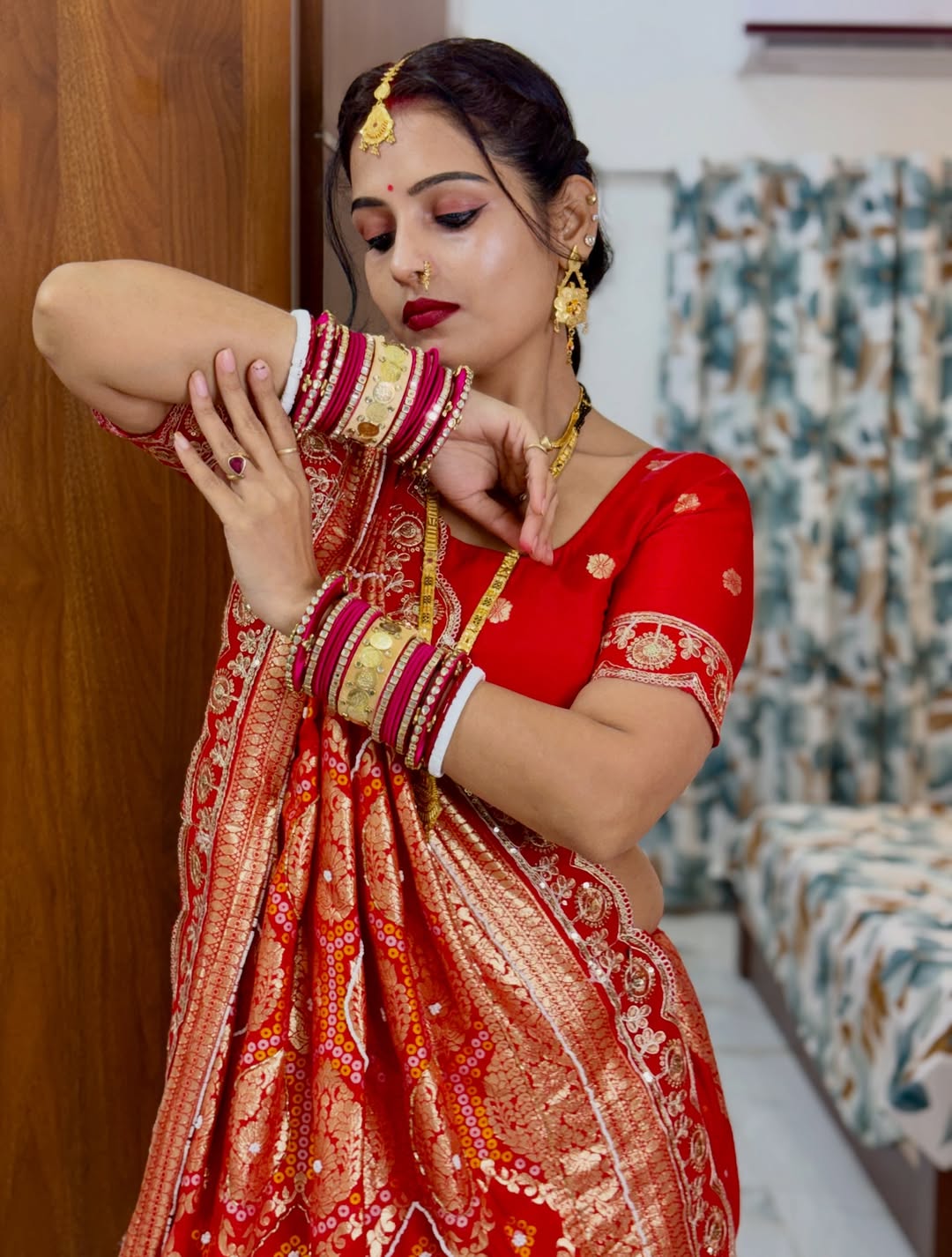 Rich Look Dola Silk Fabrics With Weaving Thread & Zari Work Saree