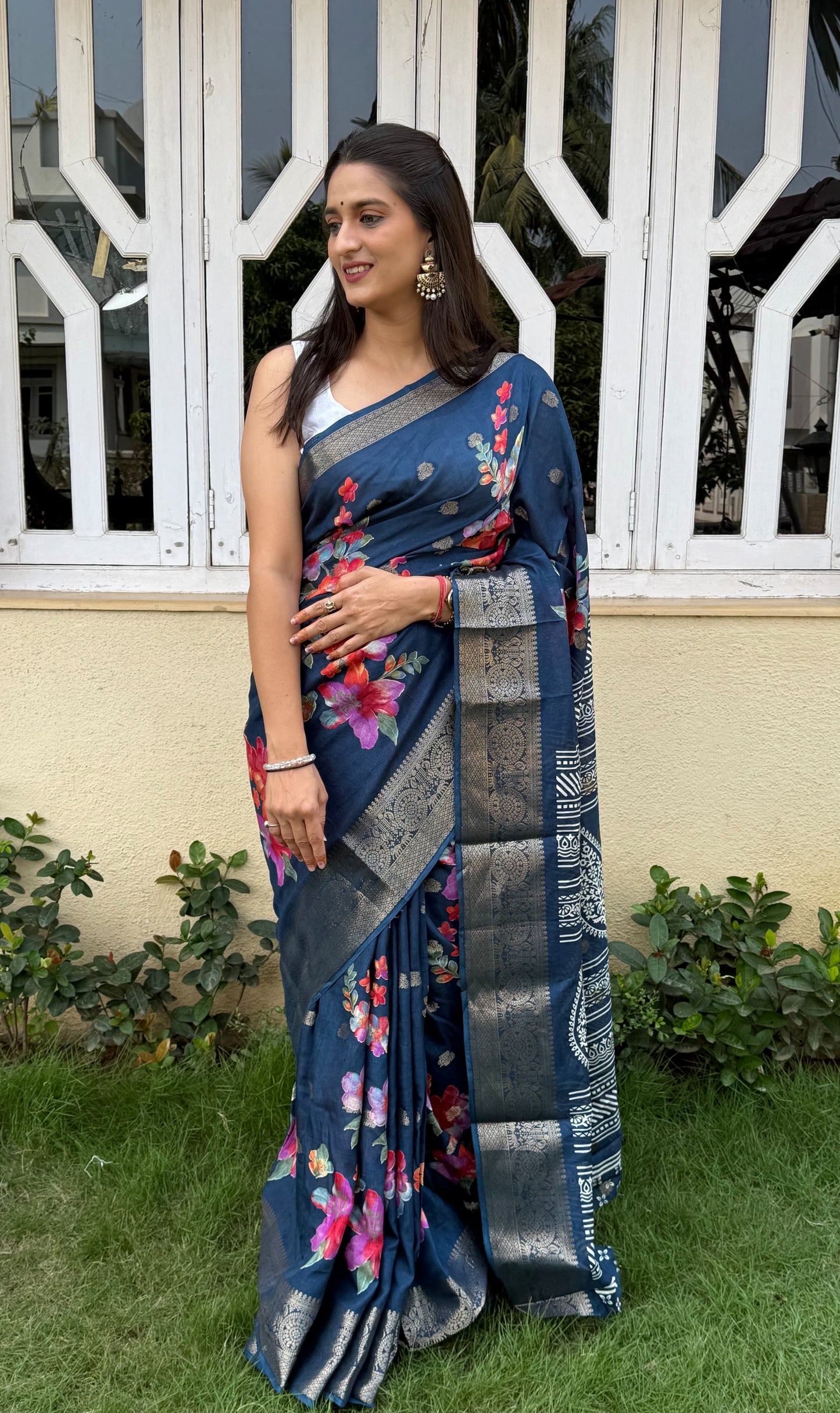 Pure Dola silk with jequrd butti in all over saree *boder same as originall boder only