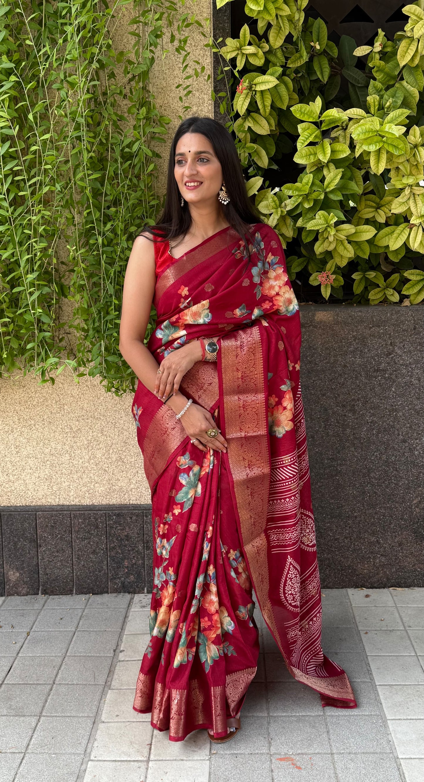 Pure Dola silk with jequrd butti in all over saree *boder same as originall boder only