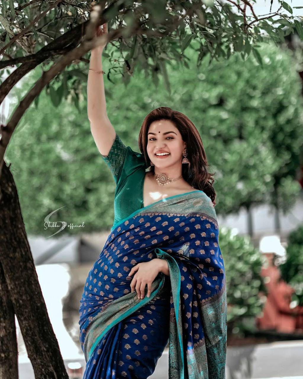 BEAUTIFUL RICH PALLU SOFT LICHI SILK CLOTH