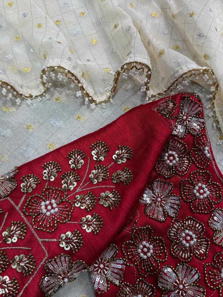 Cruchy Georgette Saree with Dual Gold & Silver Zari Weaving Butti