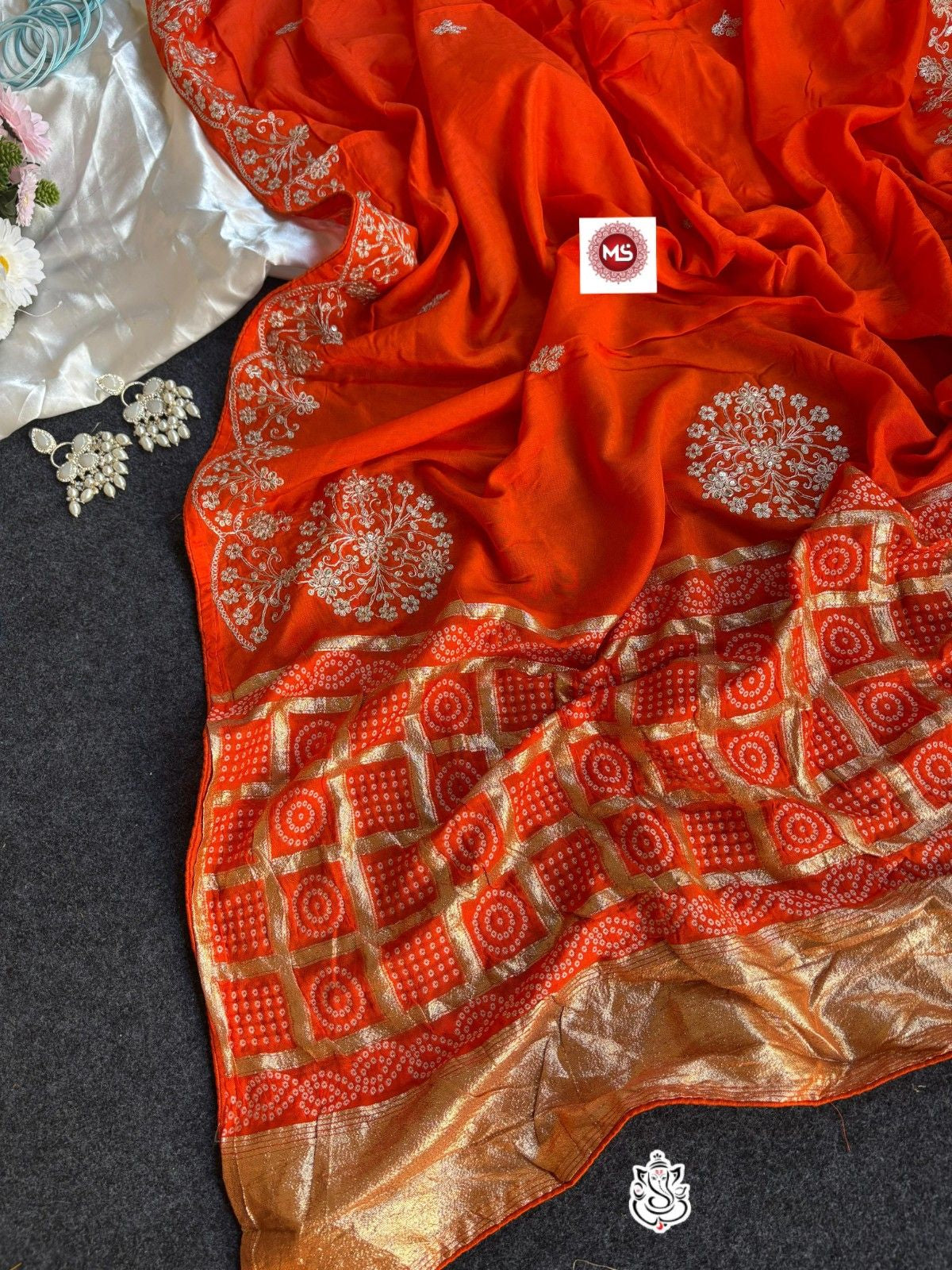 Elegant Bandhej Weaving Dolla Silk Saree with Attractive Pittha Work