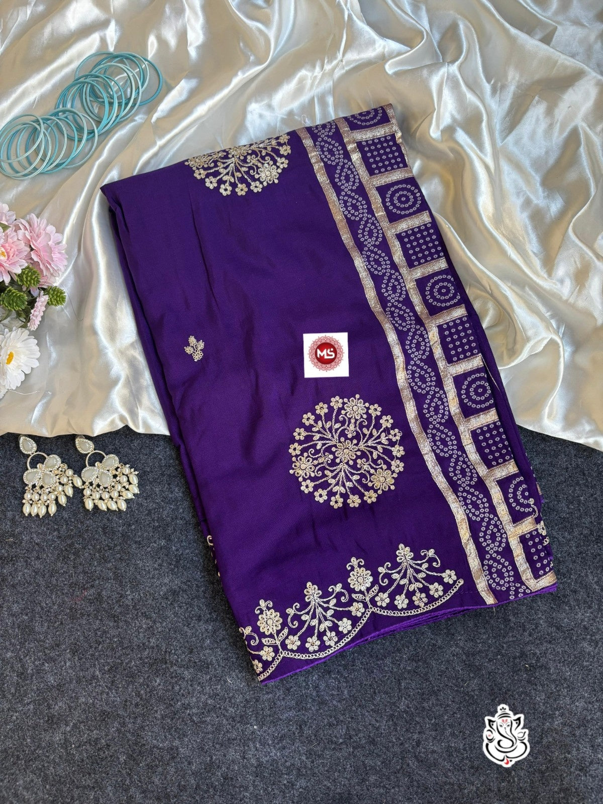 Elegant Bandhej Weaving Dolla Silk Saree with Attractive Pittha Work