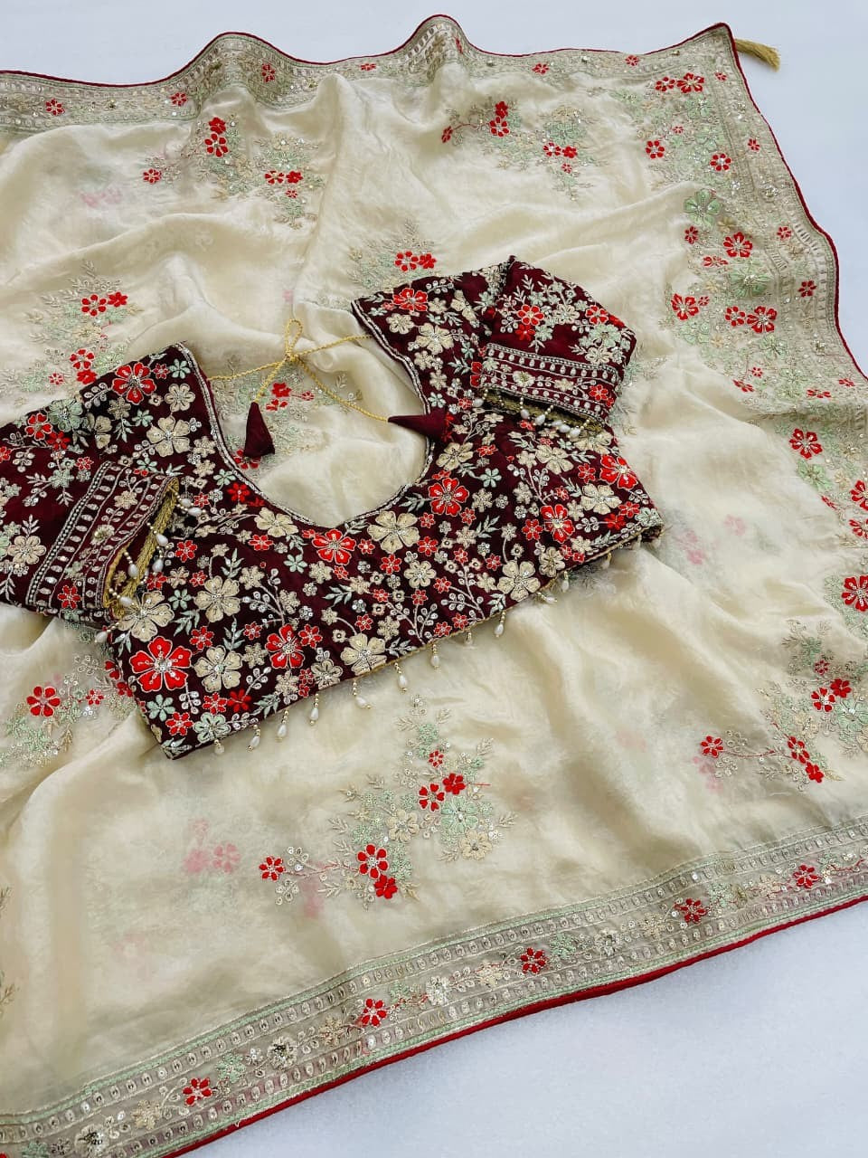 💖 Elegant & Exclusive Fendy Satin Saree 🥰