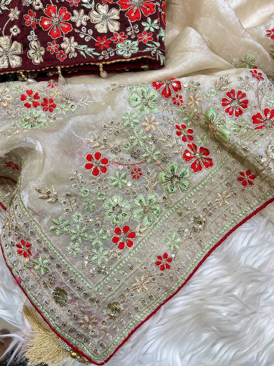💖 Elegant & Exclusive Fendy Satin Saree 🥰