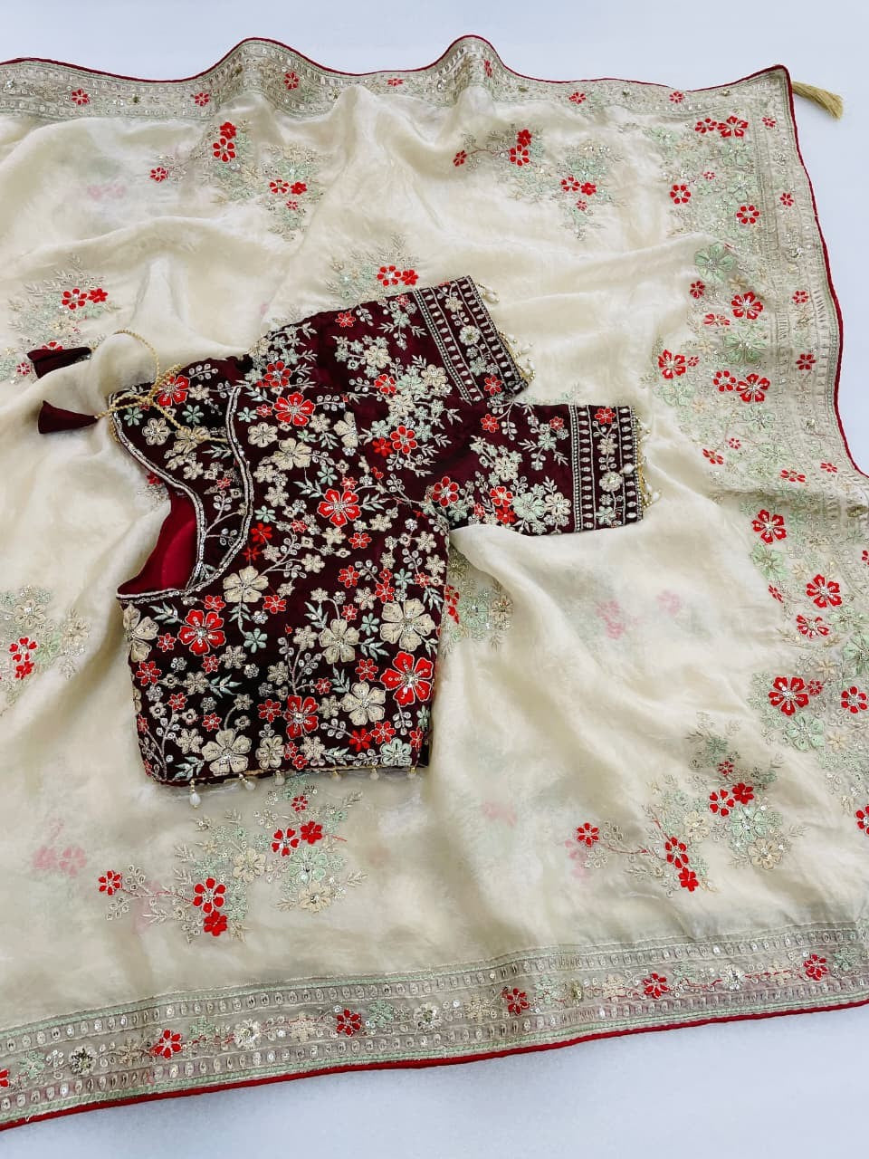 💖 Elegant & Exclusive Fendy Satin Saree 🥰