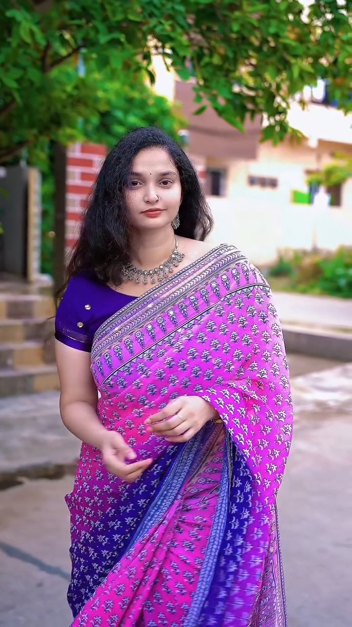 Shaded Celebrity Style Designer Georgette Saree with Mirror & Khatli Work
